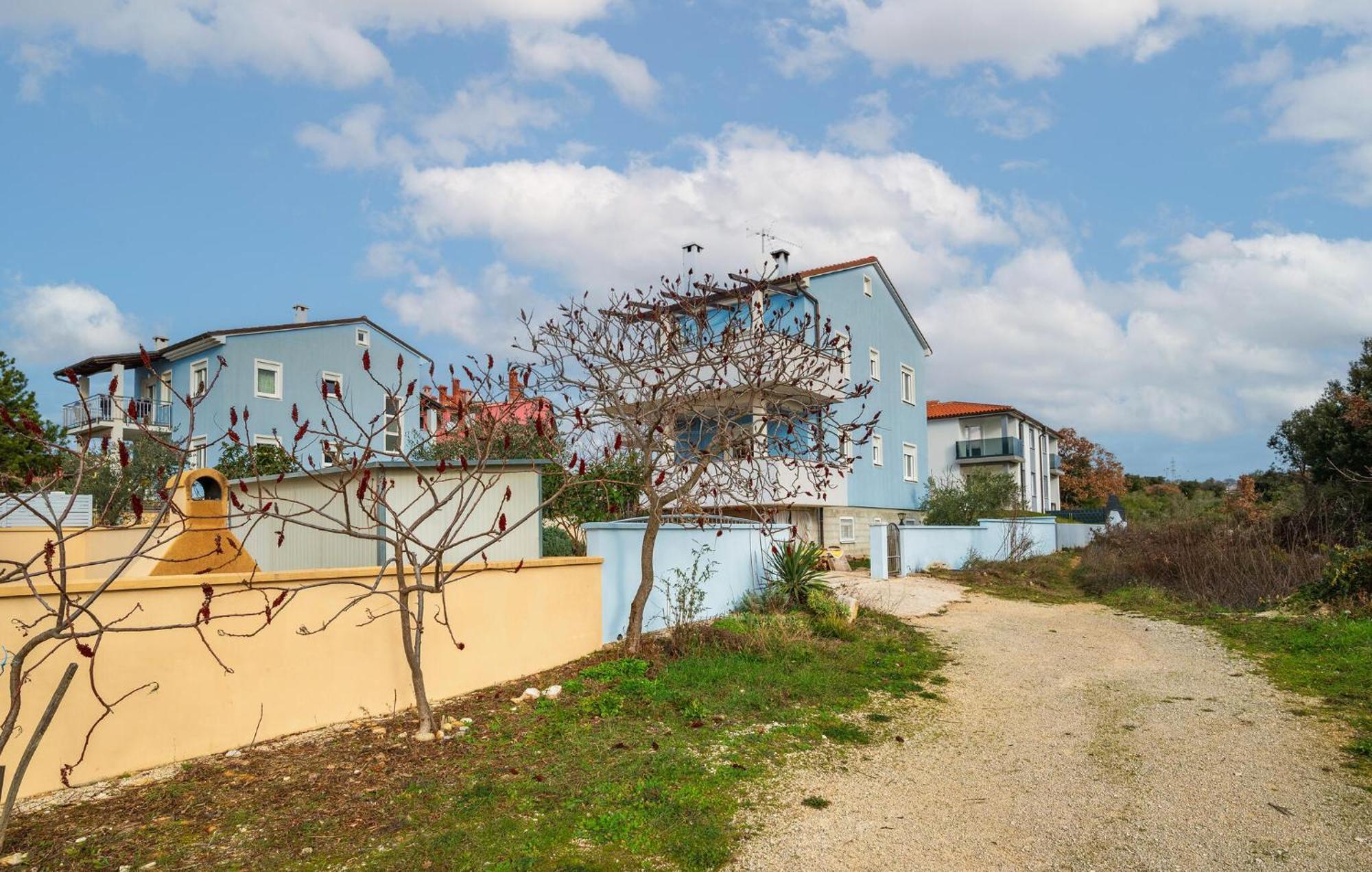 Nice Apartment In Barbariga With Kitchen Exterior foto